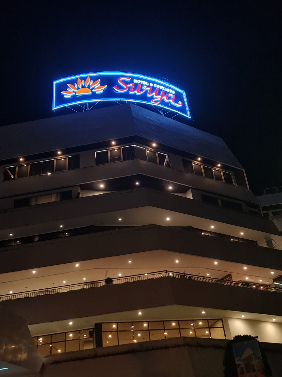 Huruf timbul Hotel Surya